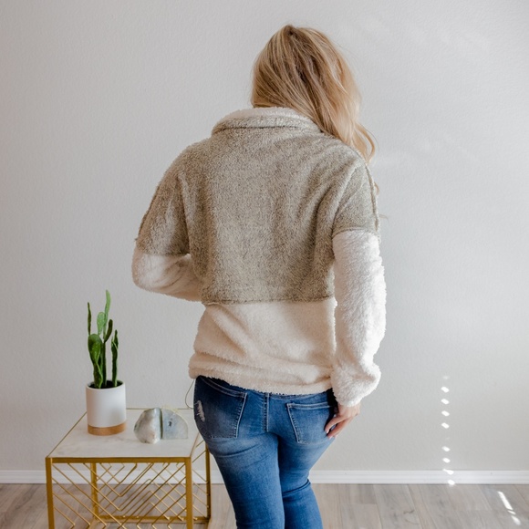 'Block Party' Two-Toned Sherpa Pullover - Grey - Picture 3 of 6